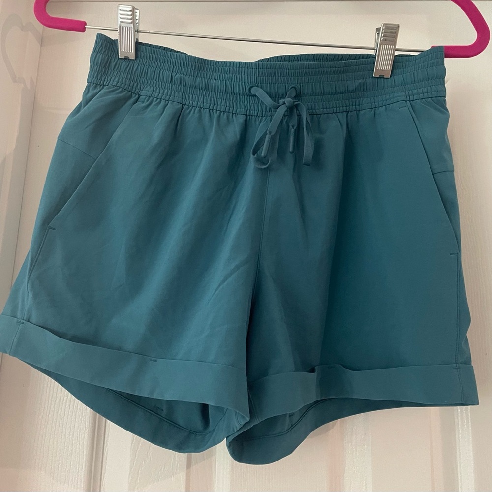 Lululemon break away shorts 6